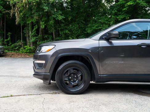 Used 2020 Jeep Compass Sport FWD image 3
