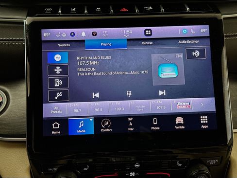 Used 2023 Jeep Grand Cherokee L Limited AWD/4WD image 21