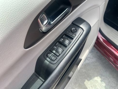 Used 2020 Chrysler Voyager LX w/ Cold Weather Group FWD image 11