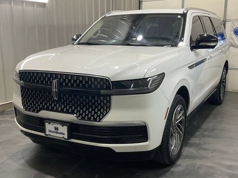 Used 2025 Lincoln Navigator L Reserve AWD/4WD image 3