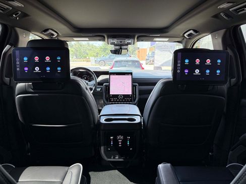 Used 2025 GMC Yukon XL AT4 Ultimate w/ LPO, Floor Liner Package AWD/4WD image 17