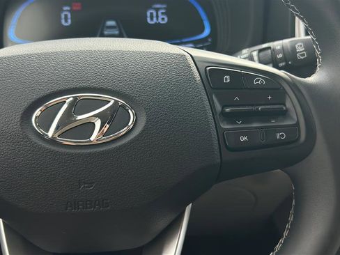 Certified 2025 Hyundai Venue SEL FWD image 28