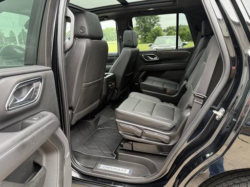Used 2022 Chevrolet Tahoe Z71 w/ Luxury Package AWD/4WD image 6
