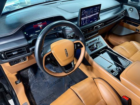 Used 2024 Lincoln Aviator Black Label w/ Class IV Trailer Tow Package image 4