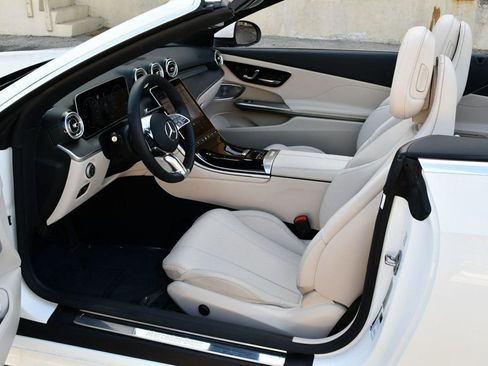Used 2025 Mercedes-Benz CLE 300 4MATIC Cabriolet image 15
