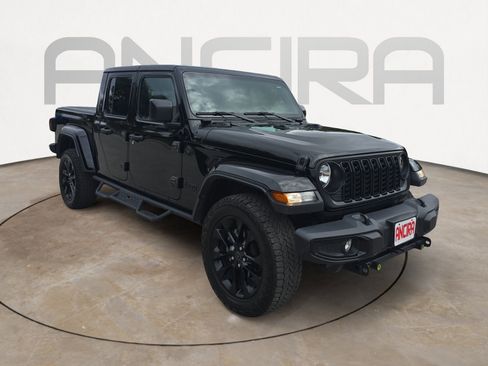 Used 2025 Jeep Gladiator Sport AWD/4WD image 4