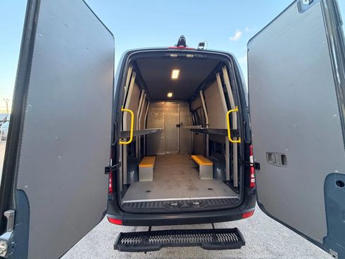 Used 2018 Mercedes-Benz Sprinter 2500 image 5