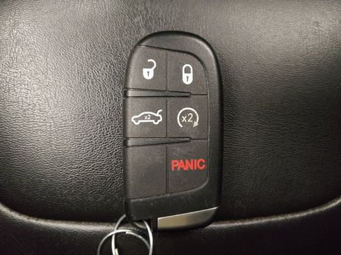 Used 2021 Jeep Cherokee Latitude Plus FWD image 32