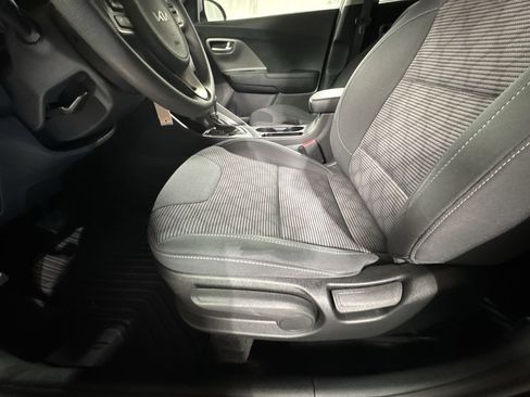 Certified 2022 Kia Niro LX image 17