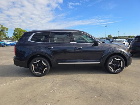 New 2025 Kia Telluride S image 9