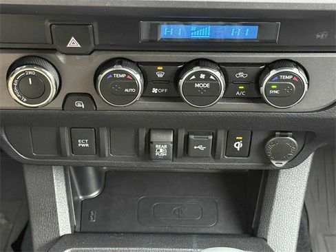 Used 2022 Toyota Tacoma TRD Sport image 9