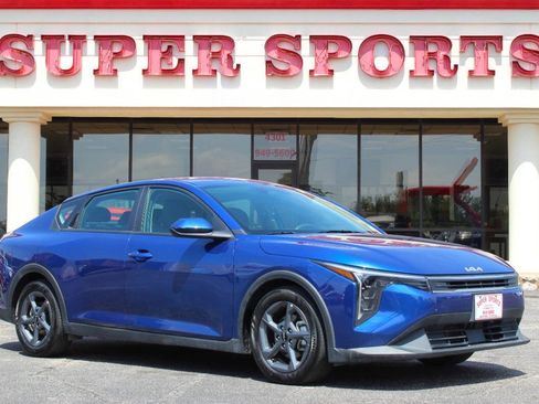 Used 2025 Kia K4 FWD image 1
