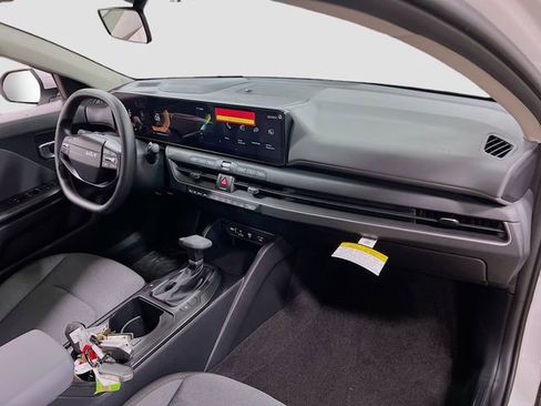 New 2025 Kia K4 LX image 26