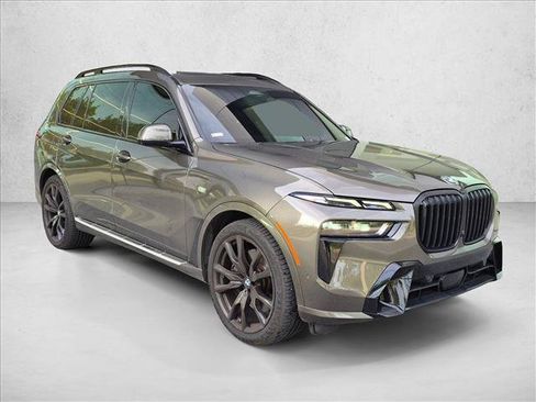 Used 2025 BMW X7 xDrive40i w/ Executive Package AWD/4WD image 3