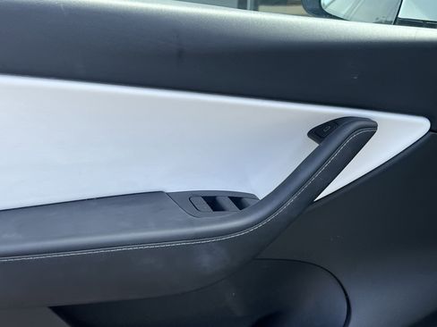 Used 2022 Tesla Model Y Performance image 14