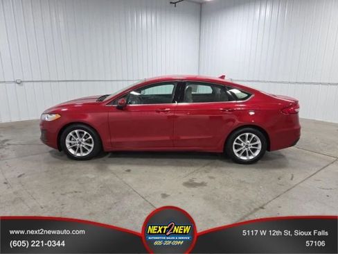 Used 2020 Ford Fusion SE FWD image 1