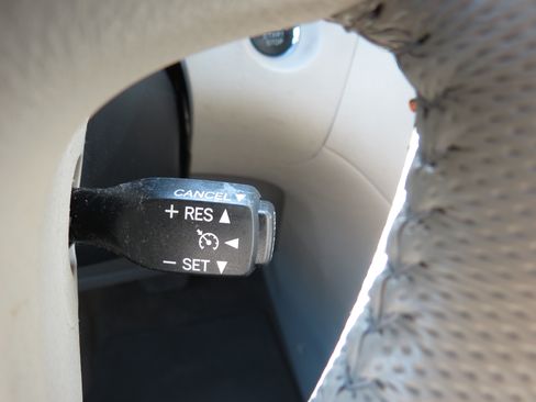 Used 2011 Toyota Sienna XLE w/ XLE Navigation Pkg FWD image 17