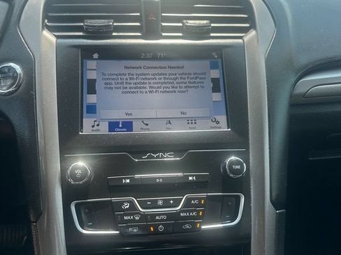 Used 2019 Ford Fusion SE FWD image 26