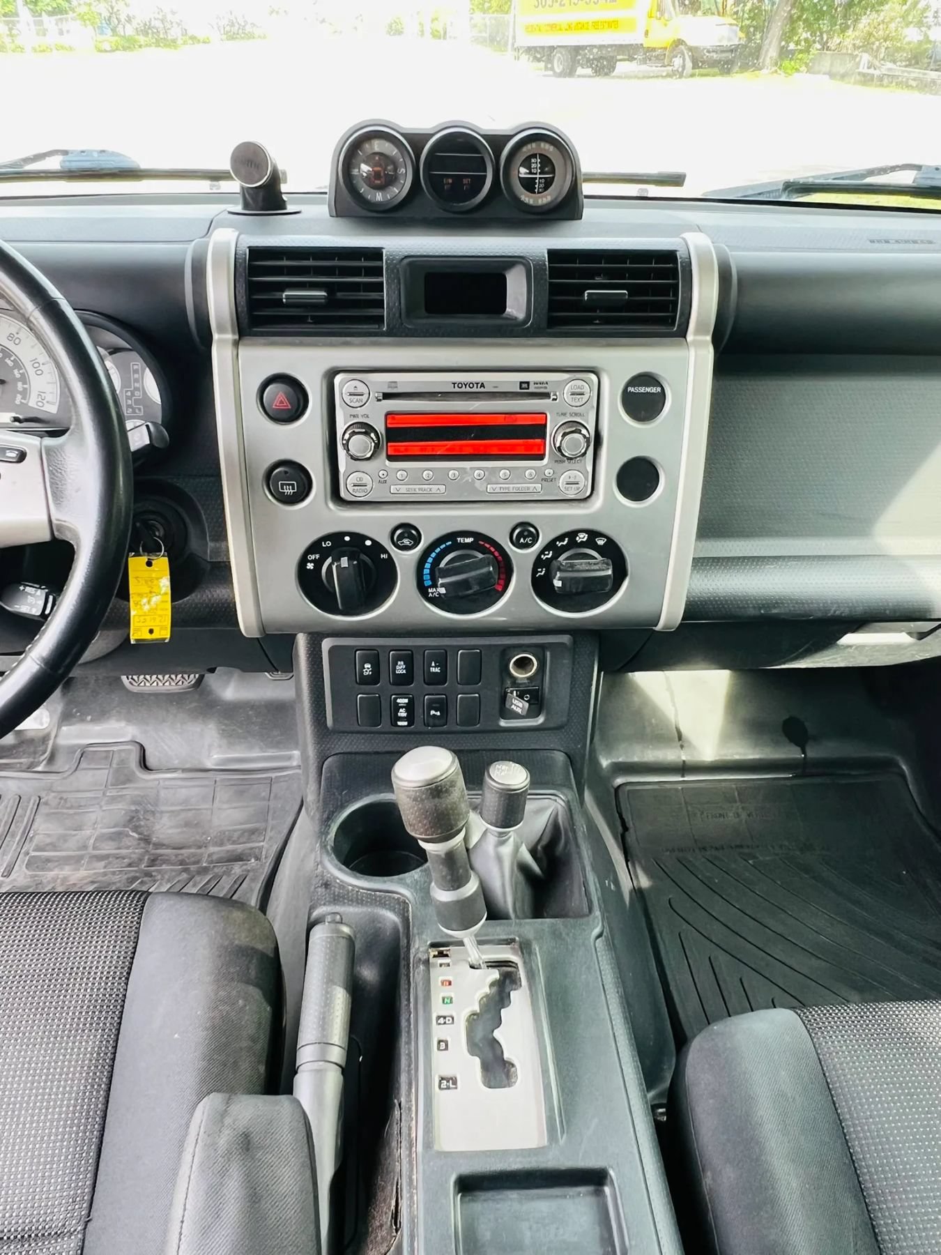 Used 2012 Toyota FJ Cruiser 4WD w/ Upgrade Pkg image 11