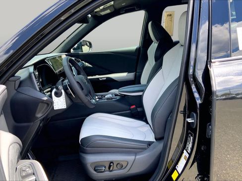New 2026 Lexus TX 500h AWD image 9