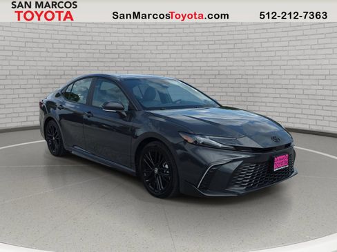 Used 2026 Toyota Camry SE w/ Convenience Package FWD image 3
