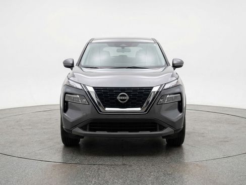 Used 2025 Nissan Rogue SV image 2