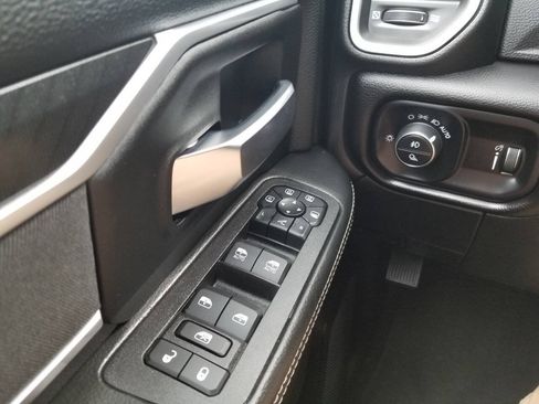 Certified 2025 RAM 2500 Big Horn AWD/4WD image 37
