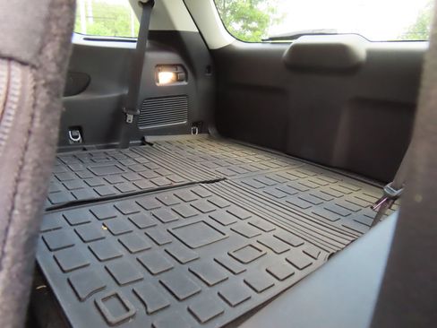 Used 2025 Ford Explorer Active AWD/4WD image 35