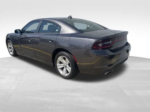Used 2017 Dodge Charger SXT RWD image 6