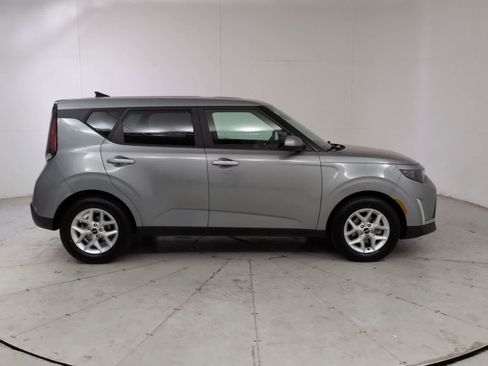 Used 2023 Kia Soul LX w/ LX Technology Package FWD image 7