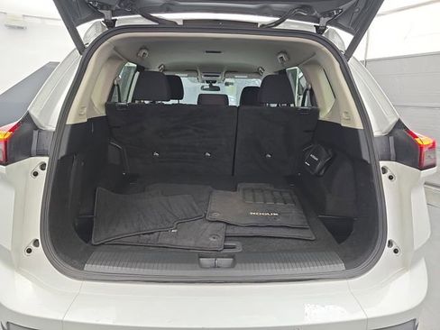 Used 2024 Nissan Rogue SV image 38