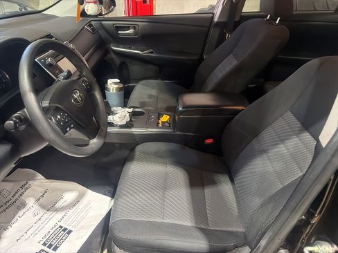 Used 2015 Toyota Camry LE image 4