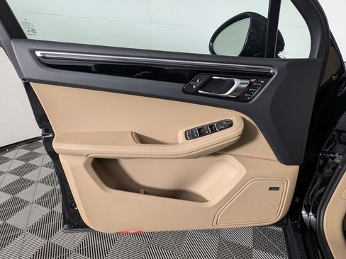 New 2026 Porsche Macan image 25