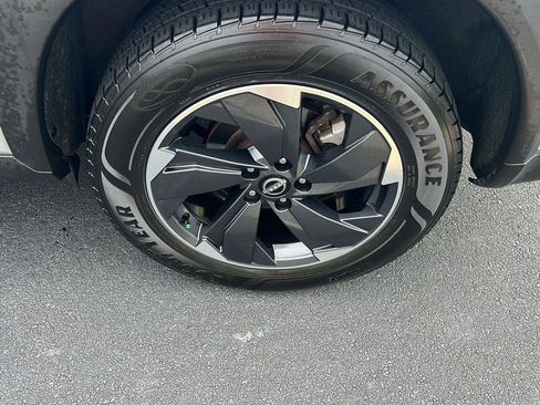 Used 2024 Nissan Rogue SV image 38