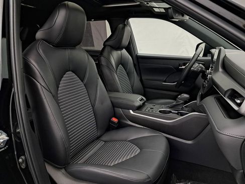 Used 2024 Toyota Highlander XSE image 34