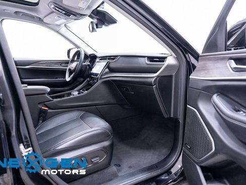 Used 2022 Jeep Grand Cherokee Limited image 46