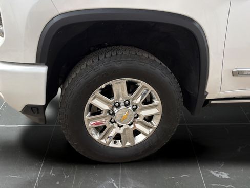 Used 2024 Chevrolet Silverado 3500 High Country w/ High Country Premium Package AWD/4WD image 25
