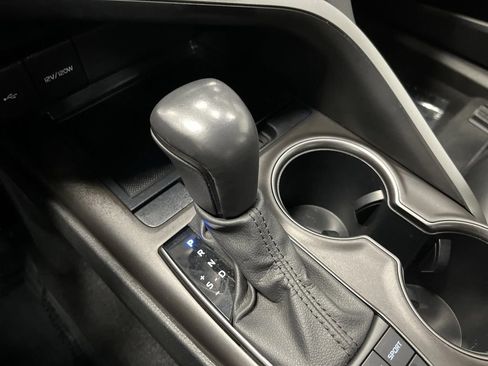 Used 2024 Toyota Camry SE image 19