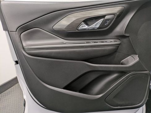 Used 2023 GMC Terrain SLE w/ Driver Convenience Package image 8