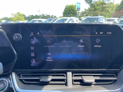 Used 2025 Chevrolet Trax RS FWD image 10