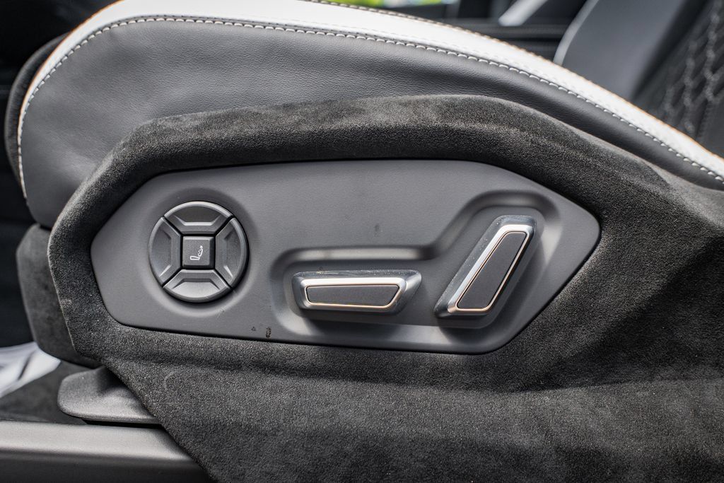 Used 2024 Lamborghini Urus Performante AWD/4WD image 29