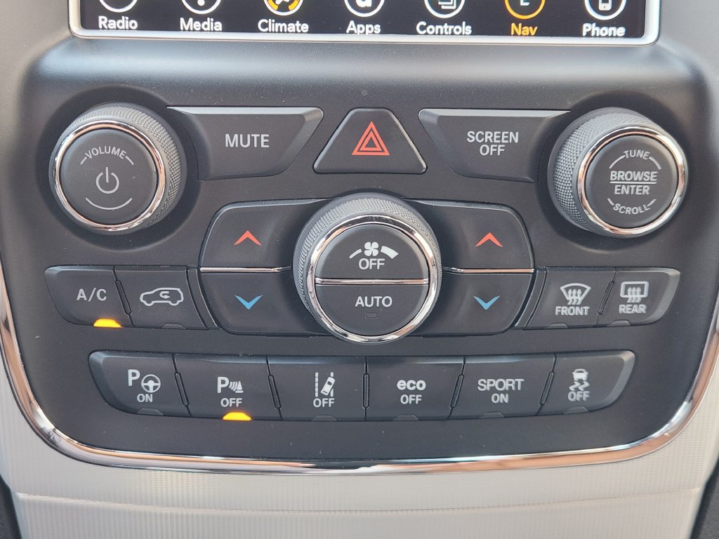 Used 2018 Jeep Grand Cherokee Summit w/ Skid Plate Group AWD/4WD image 18