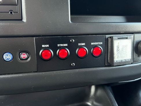 Used 2016 Chevrolet Express 2500 RWD image 24