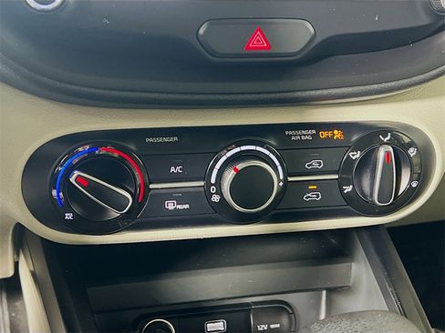 Used 2023 Kia Soul LX image 15