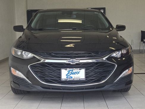 Used 2020 Chevrolet Malibu LT w/ Leather Package FWD image 2