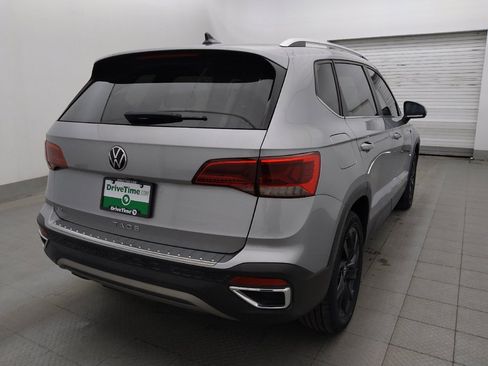Used 2023 Volkswagen Taos SE w/ Panoramic Sunroof Package FWD image 9