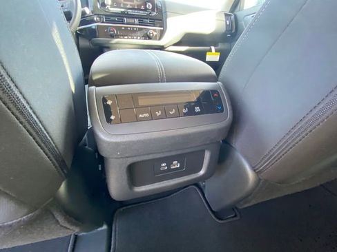 New 2025 Nissan Pathfinder SV w/ Black Appearance Package image 19