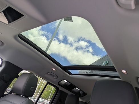 Used 2025 Land Rover Defender 110 S image 26