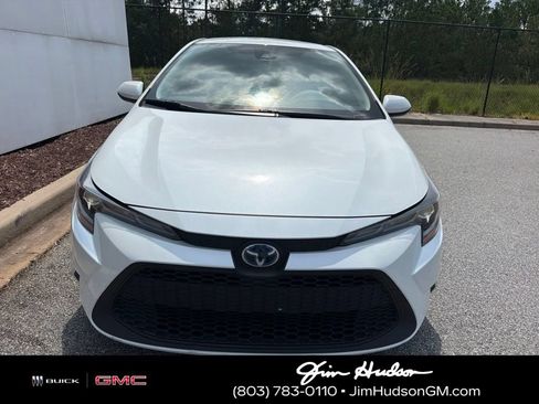 Used 2022 Toyota Corolla LE FWD image 3