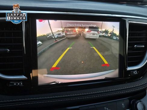 Used 2023 Chrysler Pacifica Limited FWD image 17